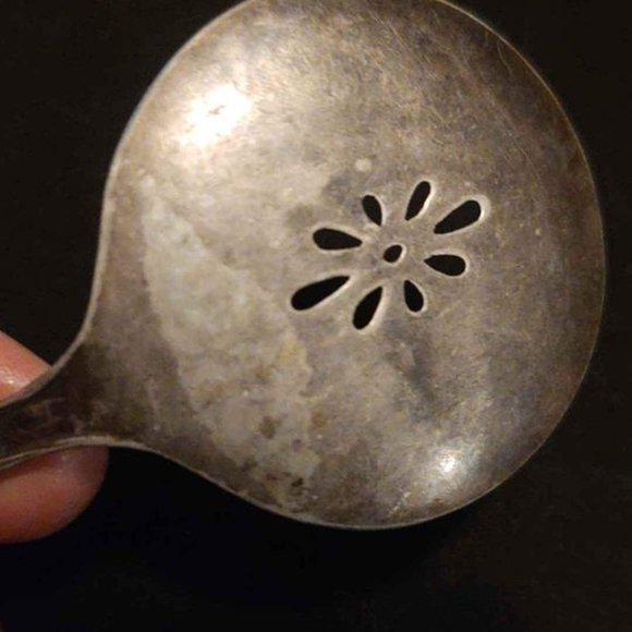 VINTAGE CARLTON SIVLER PLATE PLANTERS MR. PEANUT SLOTTED SPOON 5 1/4" Long - Picture 6 of 9